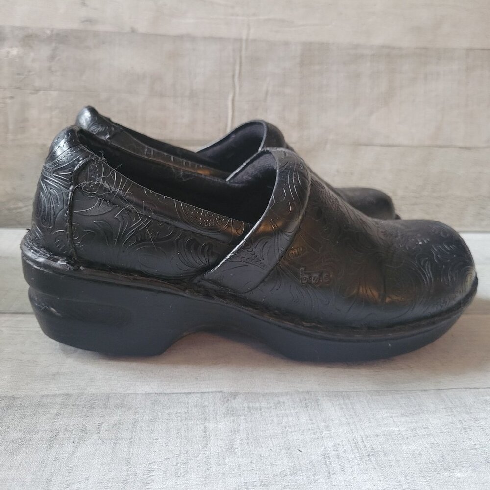 B.O.C Womens Embossed Black Clogs Size 8w Comfortable Slip-On Work Shoes